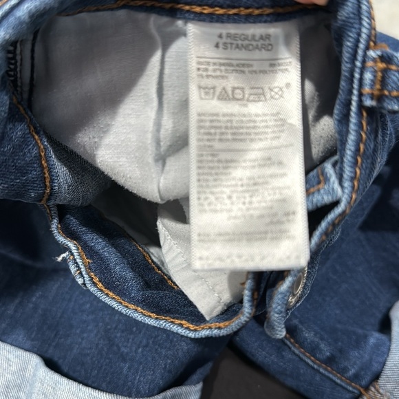 Old Navy Curvy Denim Shorts - Picture 4 of 4